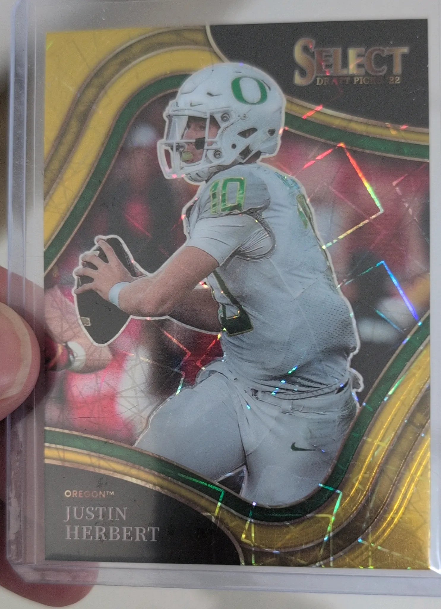 2022 Panini Select Draft Picks Justin Herbert Gold Prizm #135 Front