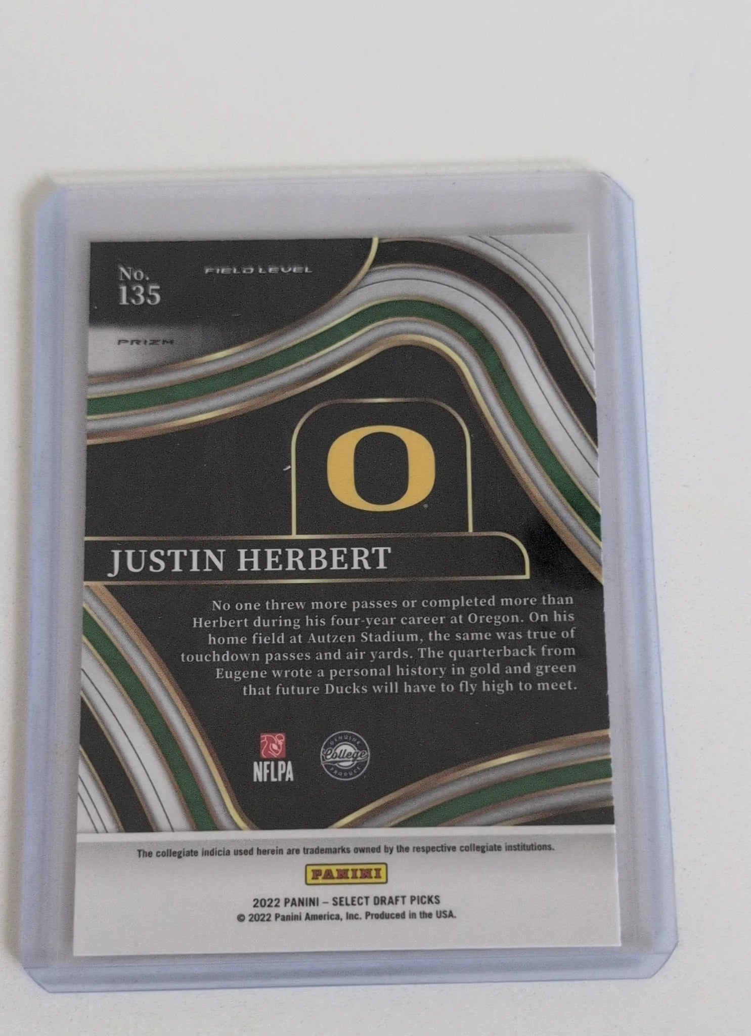 2022 Panini Select Draft Picks Justin Herbert Gold Prizm #135 Back
