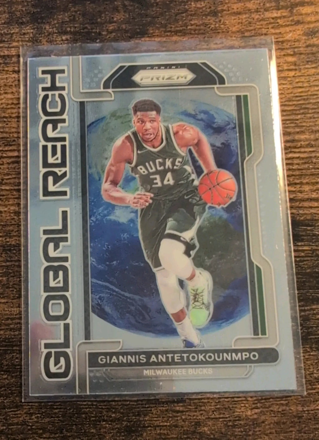Giannis Antetokounmpo 2021-22 Panini Prizm Global Reach #1 Front