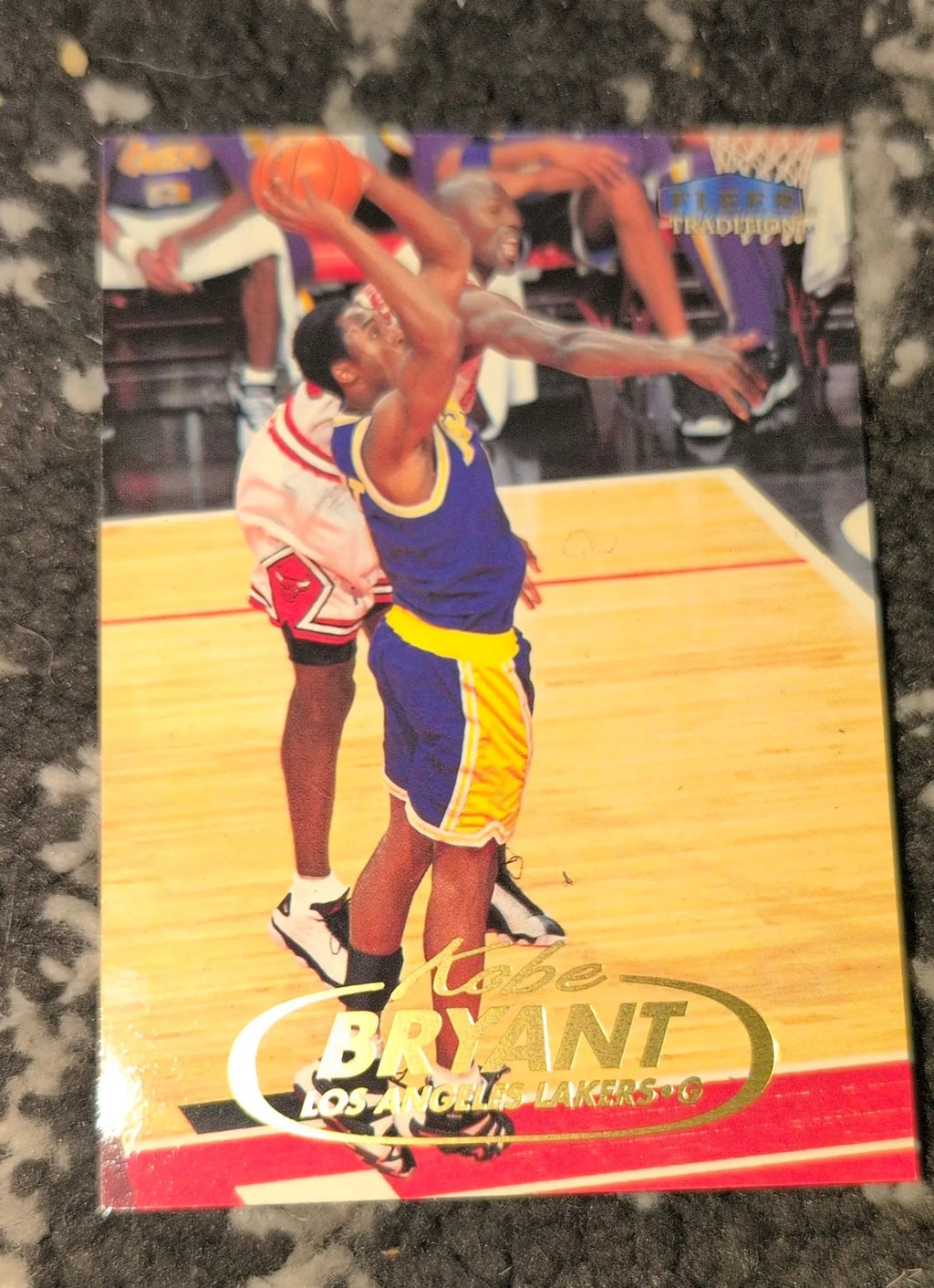 1998-99 Fleer Tradition Kobe Bryant #4 - Front