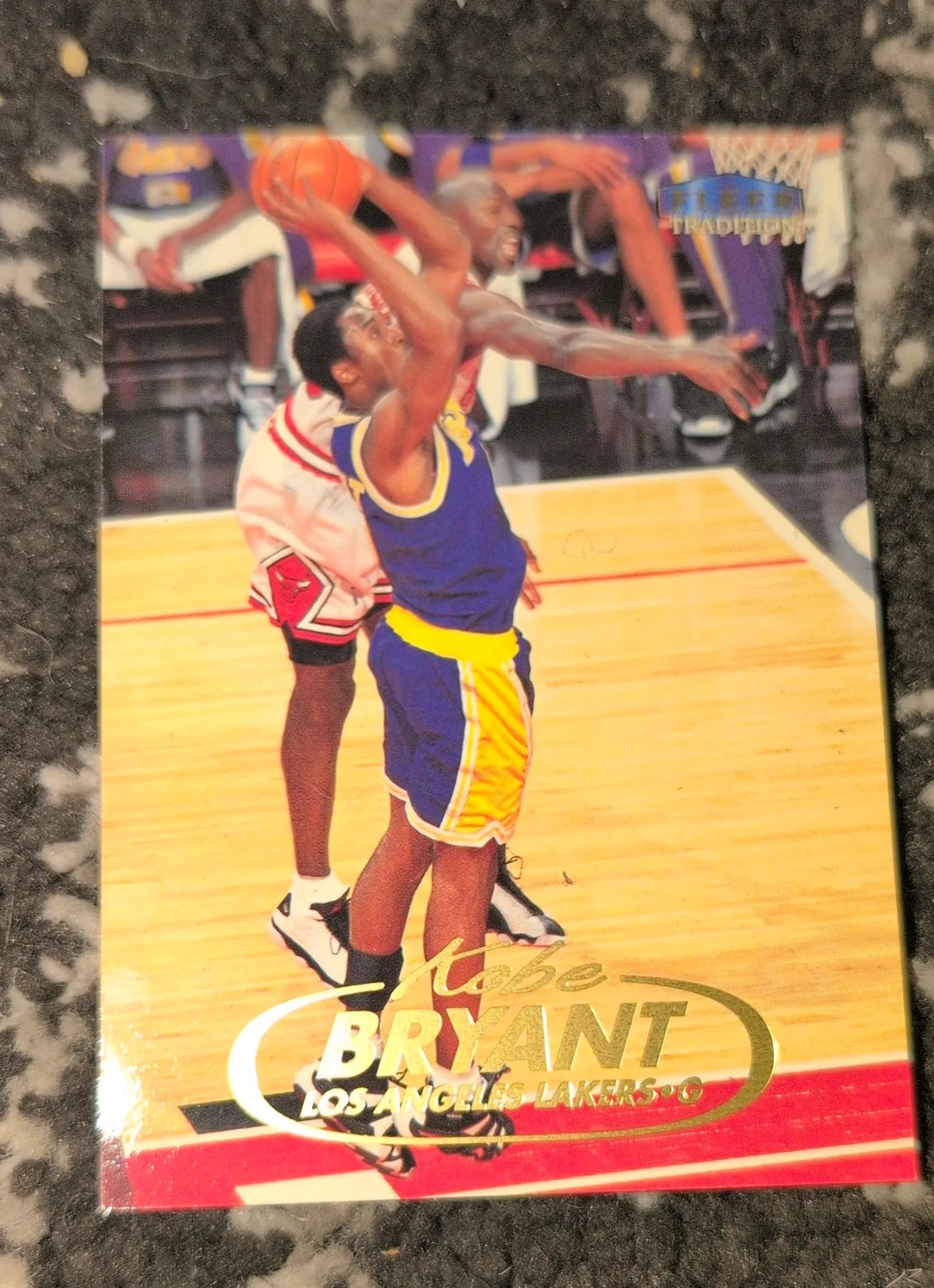 1998-99 Fleer Tradition Kobe Bryant #4 - Front
