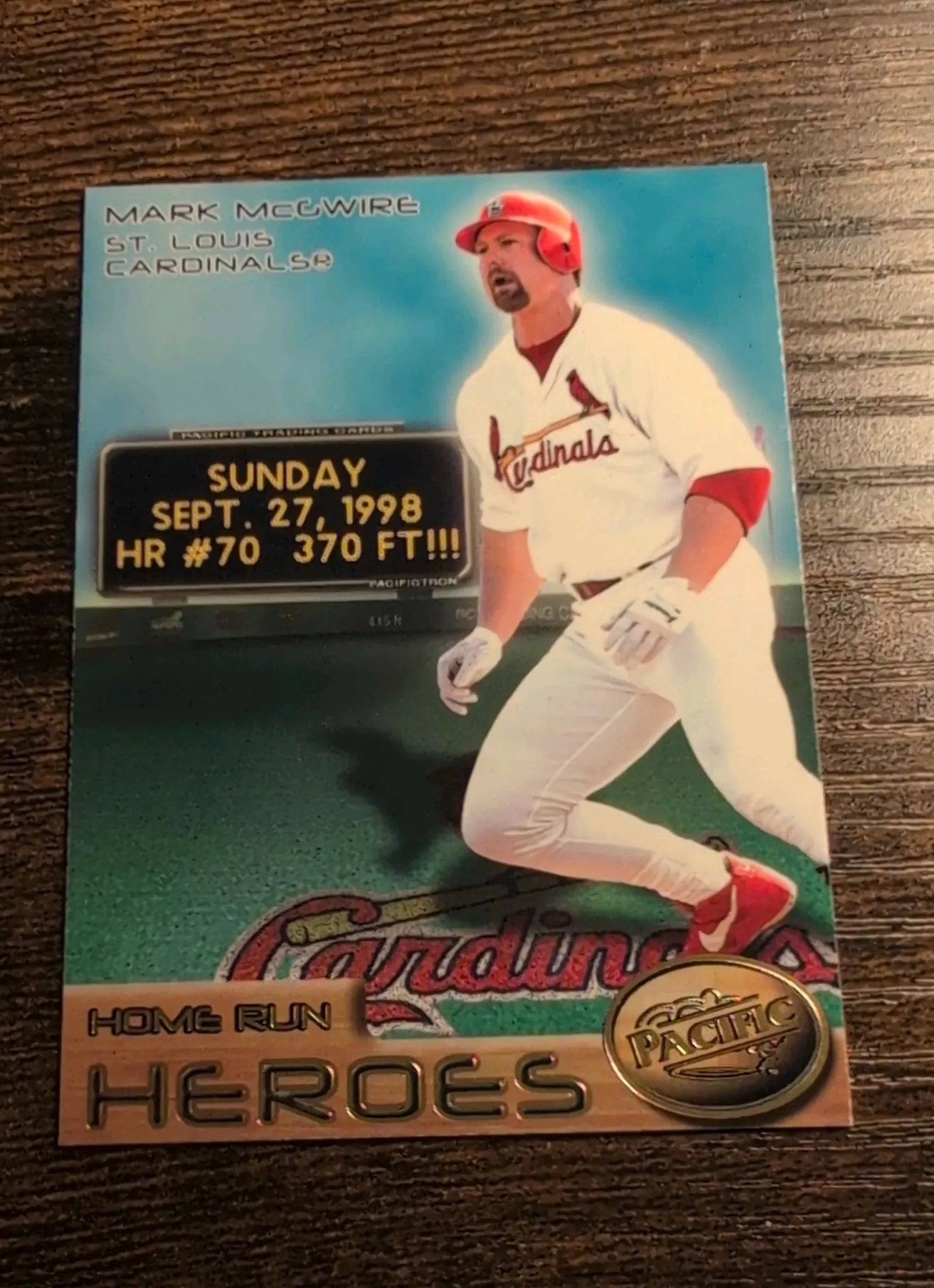 1998 Pacific Home Run Heroes #1 Mark McGwire - Front