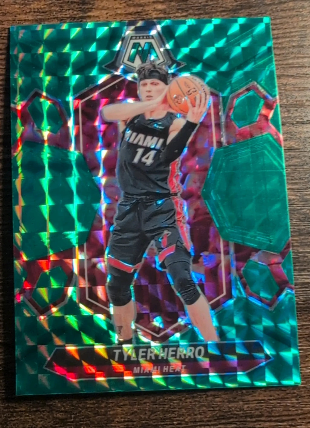 2023-24 Panini Mosaic Tyler Herro #11 Green Mosaic - Miami Heat - Raw NM